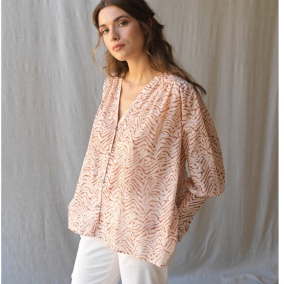hana san sz 34 (XS US) Ivette blouse Nude animal print drama cuffs loose fit EUC - Picture 1 of 10